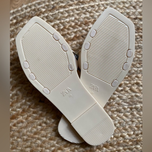 Zara Flat Sandals with Crossed Strap - NWT - Picture 3 of 3